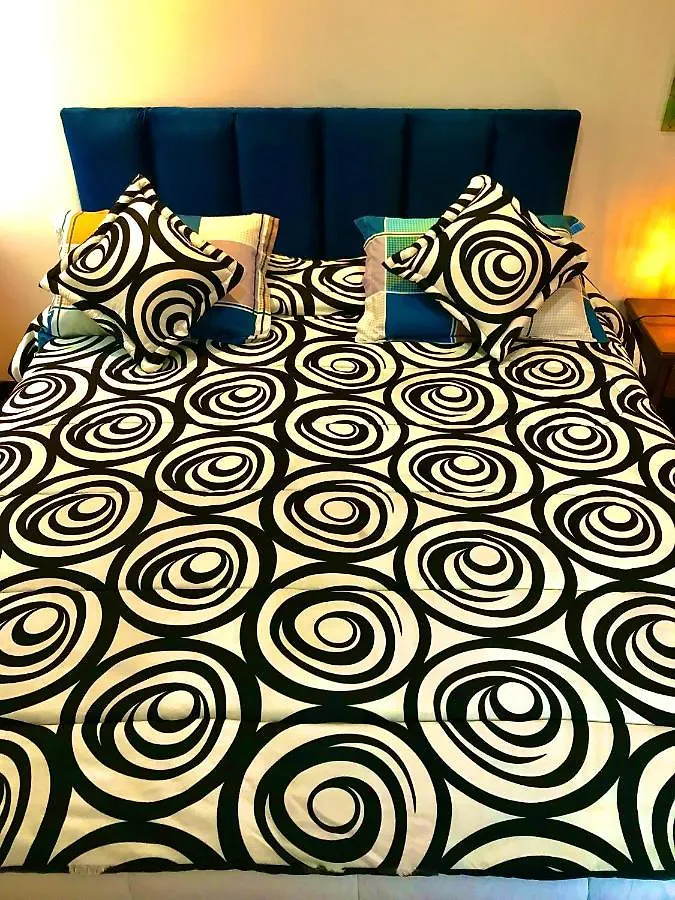Suite Equipada La Carolina - Cama Queen - 6 Almohadas Quito Ecuador