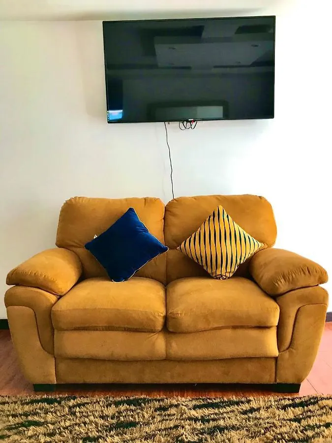 Suite Equipada La Carolina - Cama Queen - 6 Almohadas Quito 0*,  Ecuador